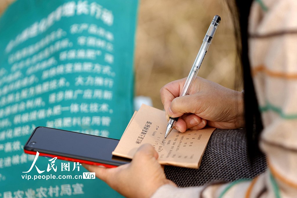 江西峽江：“測土配方”讓土壤吃上“營養(yǎng)餐”【4】