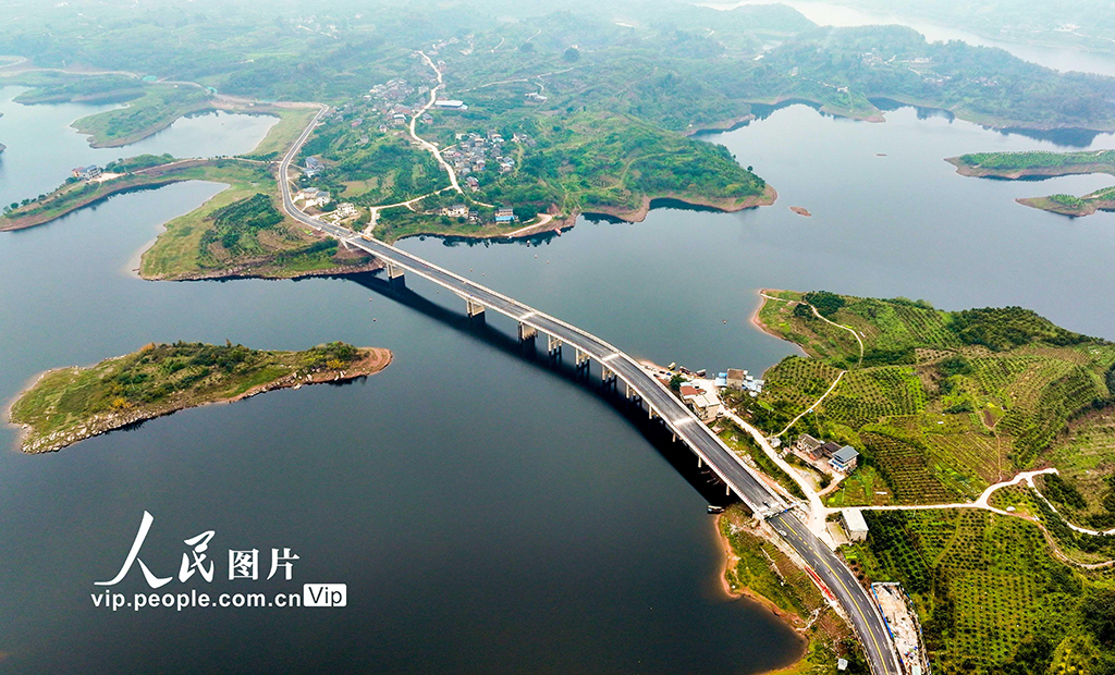 重慶：環(huán)湖公路助力鄉(xiāng)村全面振興【2】