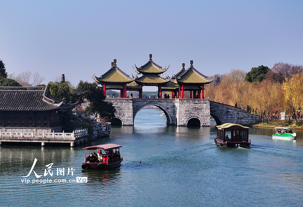 江蘇揚(yáng)州：瘦西湖冬景如畫