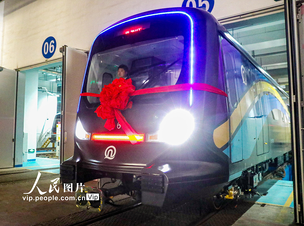 山東青島：全球首列碳纖維地鐵列車正式投入商業(yè)運營