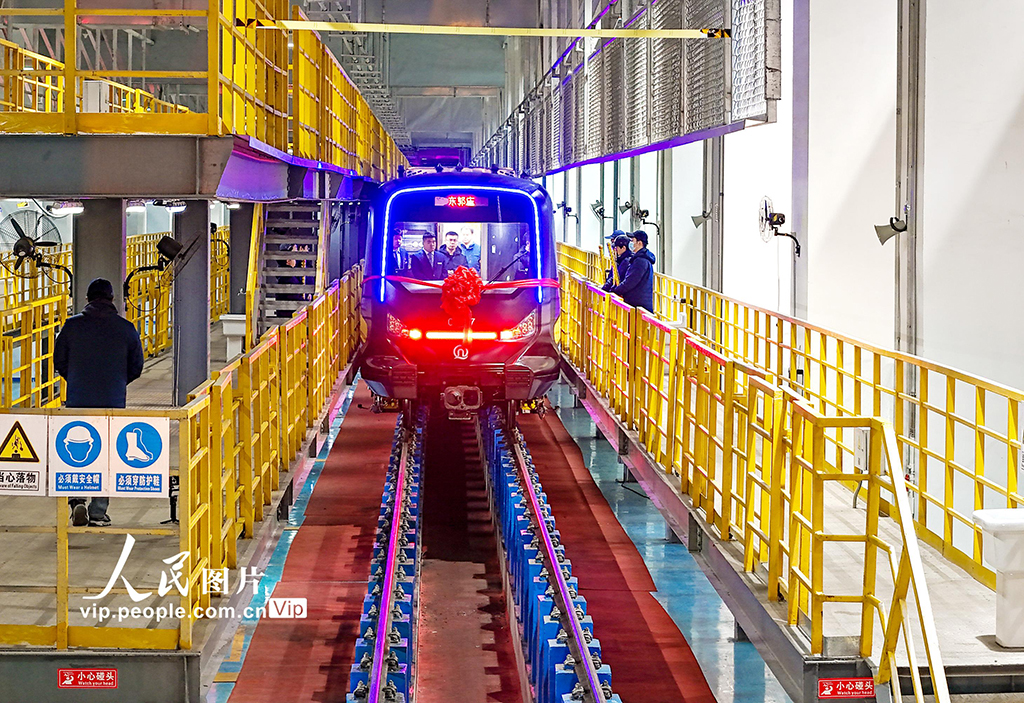 山東青島：全球首列碳纖維地鐵列車正式投入商業(yè)運(yùn)營(yíng)【4】