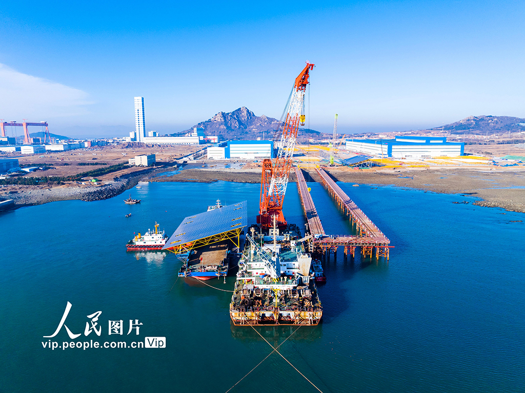 山東青島：中國(guó)開放海域最大漁光互補(bǔ)示范類項(xiàng)目啟動(dòng)海上安裝【5】