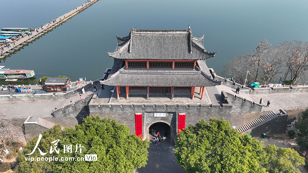 江西贛州：城門喜升聯(lián) 歡樂迎新春【2】
