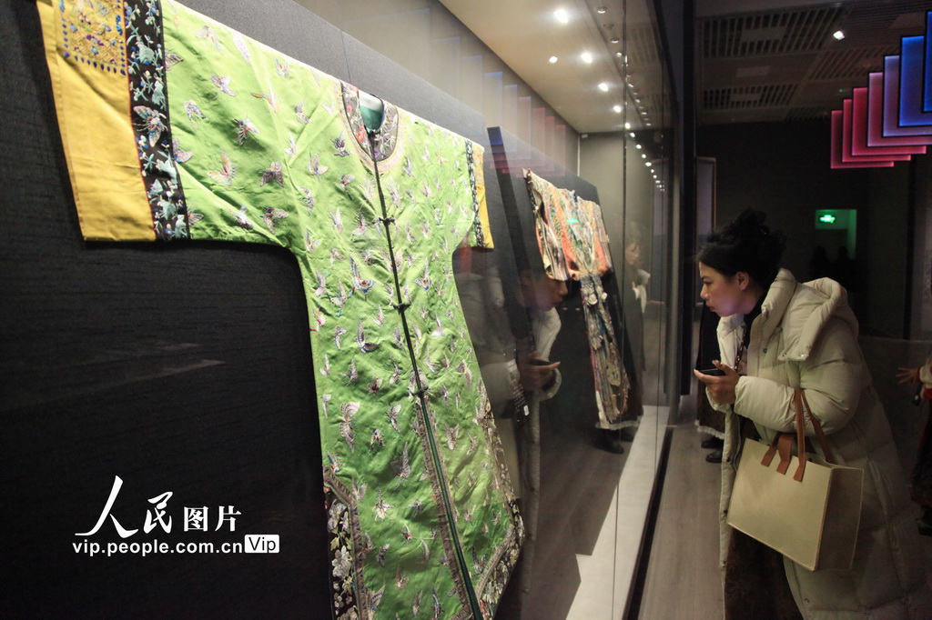 江蘇南京：“中國(guó)傳統(tǒng)織繡工藝的巔峰創(chuàng)造”開展【3】