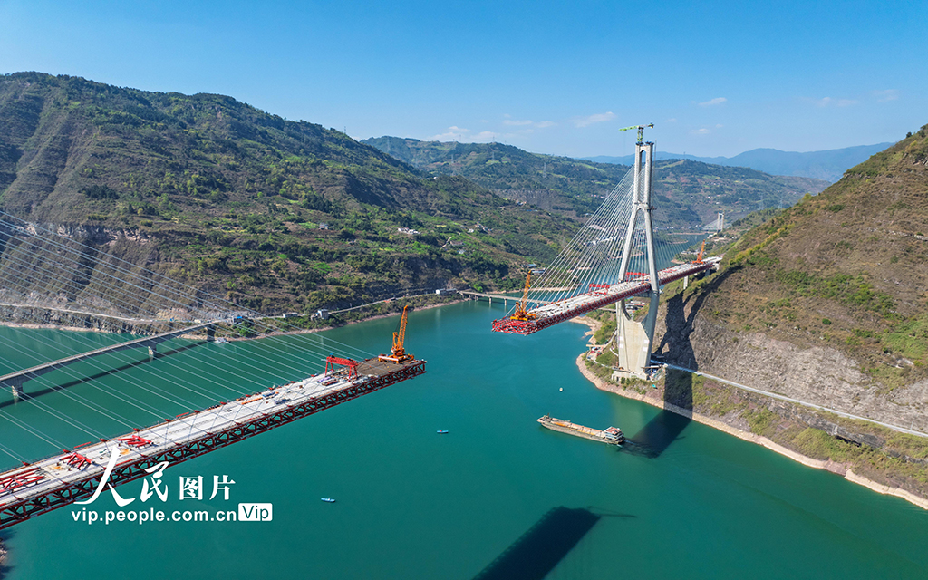 云南綏江：新市金沙江特大橋建設(shè)正酣【7】