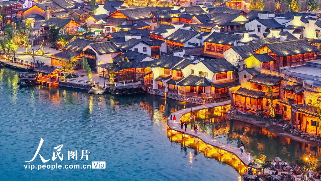 江蘇宜興：窯湖小鎮(zhèn)夜色迷人