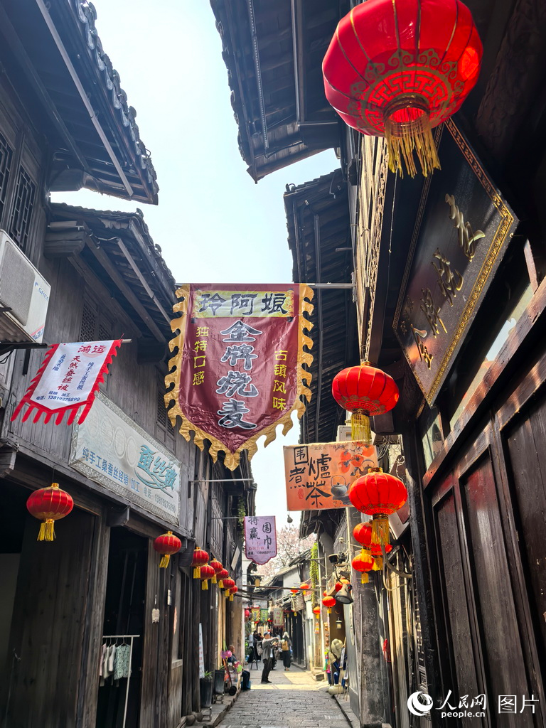 新市千年古鎮(zhèn)迎來春季旅游熱潮 水鄉(xiāng)風情引客來【7】