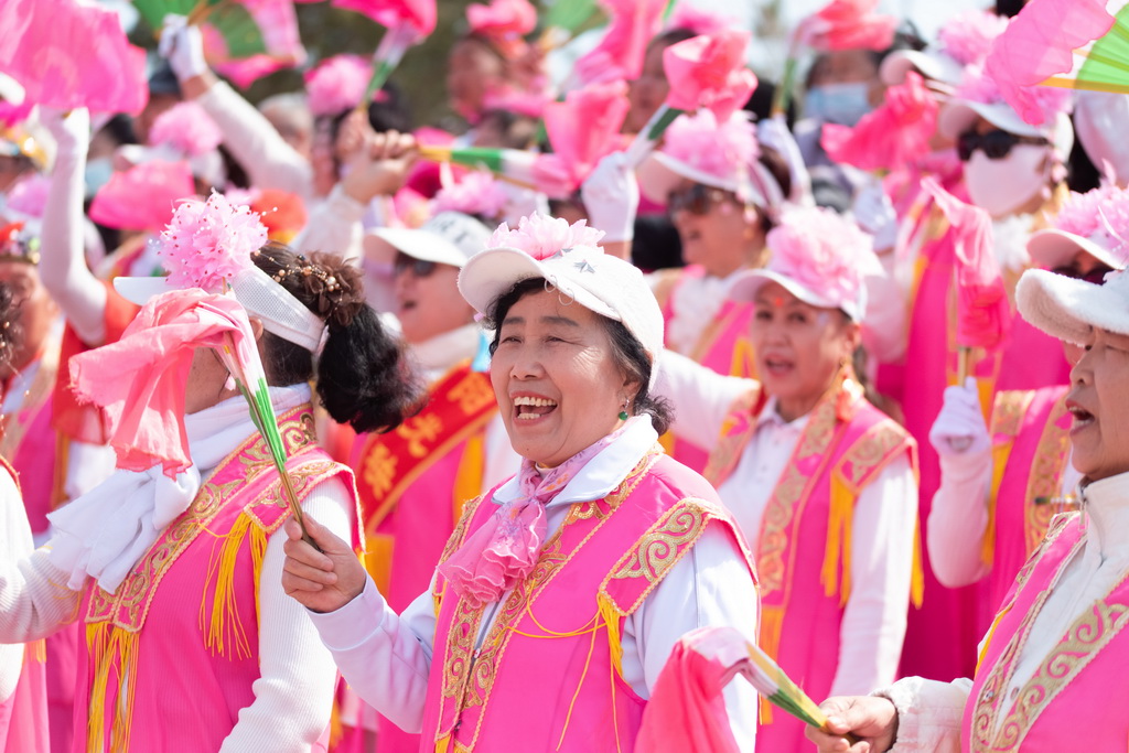 4月12日，市民在佳木斯市“喊江節(jié)”富錦分會場參與活動。新華社發(fā)（曲玉寶 攝）