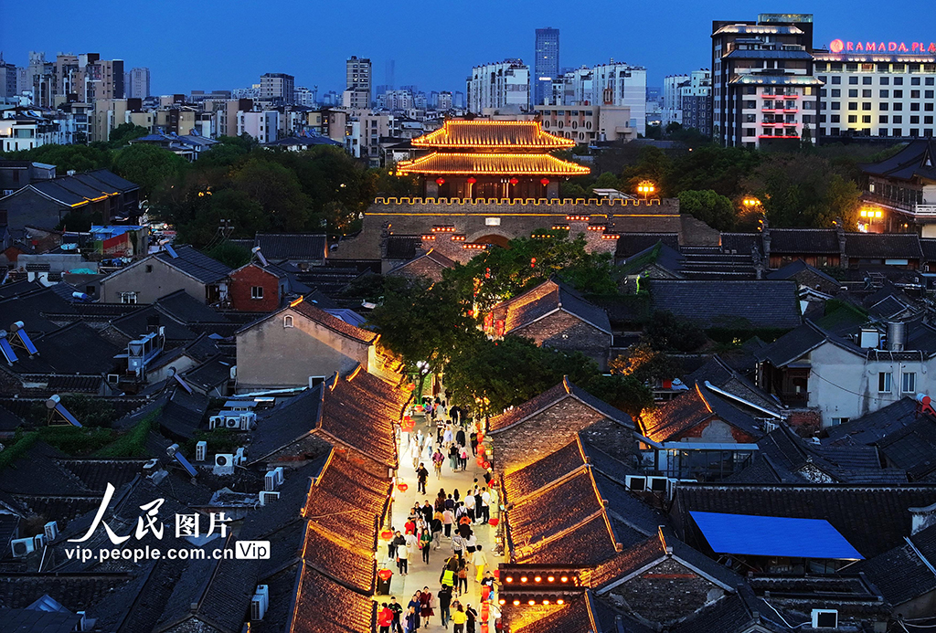 江蘇揚州：古街“夜經(jīng)濟”升溫 釋放文旅消費潛力