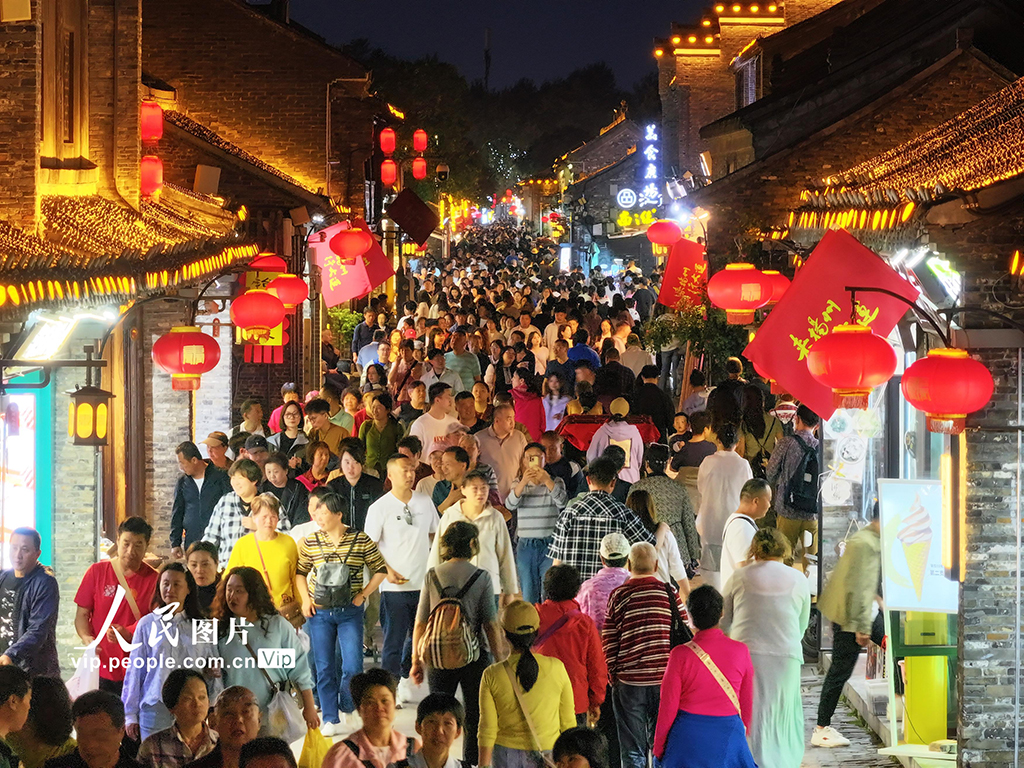 江蘇揚(yáng)州:古街“夜經(jīng)濟(jì)”升溫 釋放文旅消費(fèi)潛力【6】