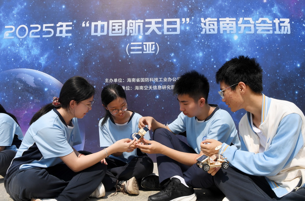 普及航天知識(shí) 激發(fā)科學(xué)熱情
