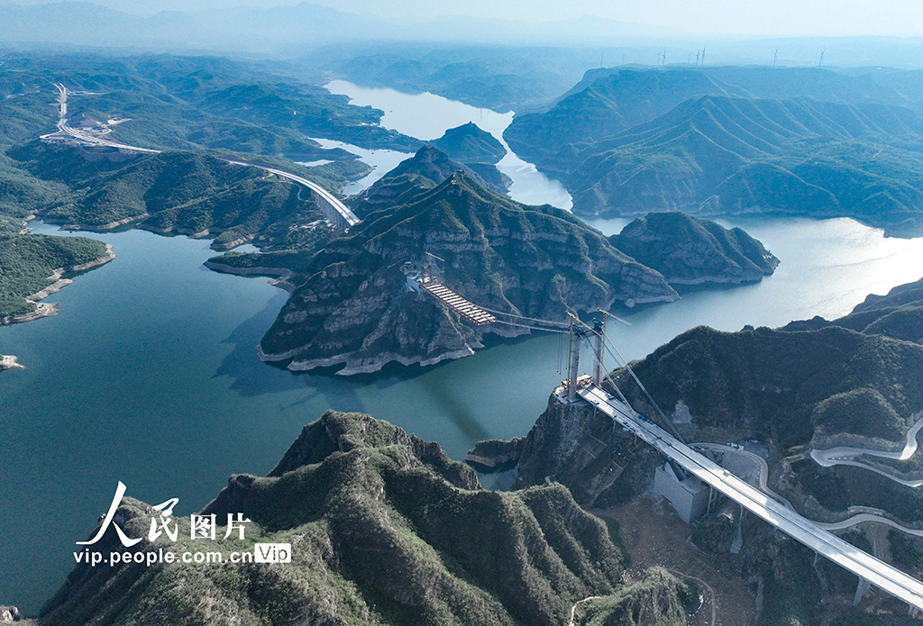 河南濟(jì)源：濟(jì)新高速公路黃河大橋建設(shè)有序推進(jìn)【2】