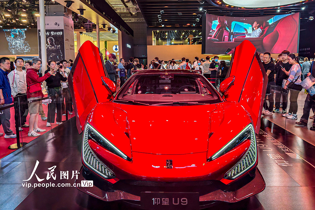 上海車展迎來(lái)周末大客流 單日接待觀眾超15萬(wàn)人次【8】