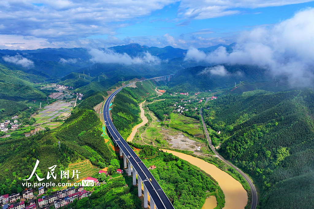江西大余：高速公路建設(shè)正酣【2】