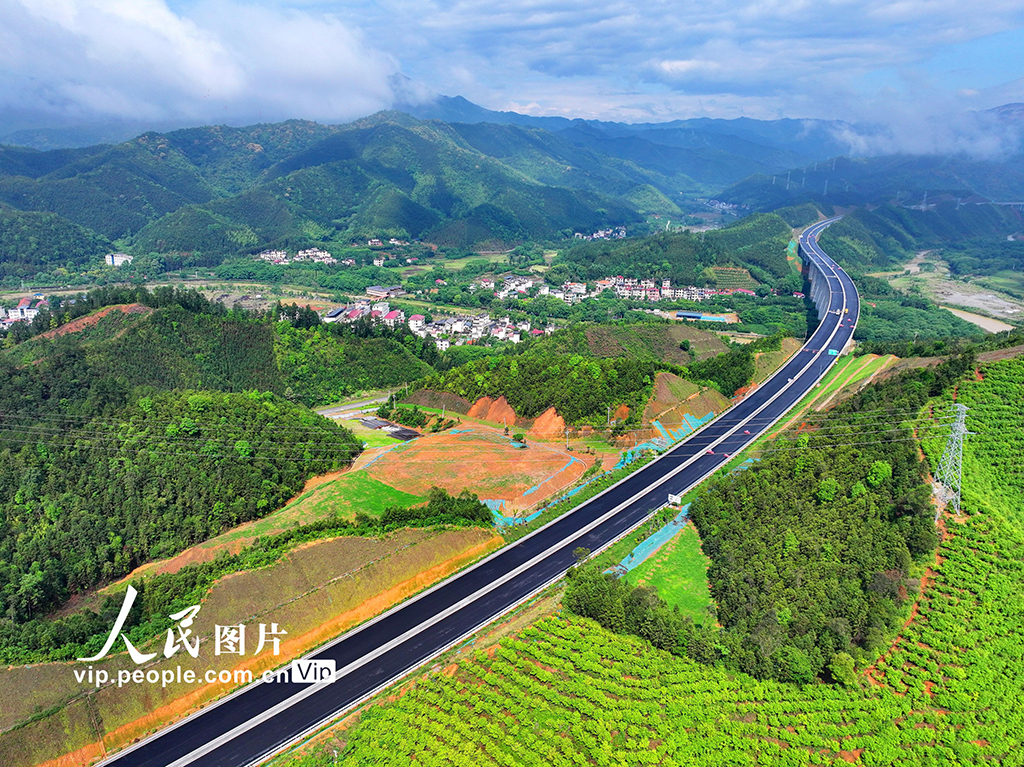 江西大余：高速公路建設(shè)正酣【5】