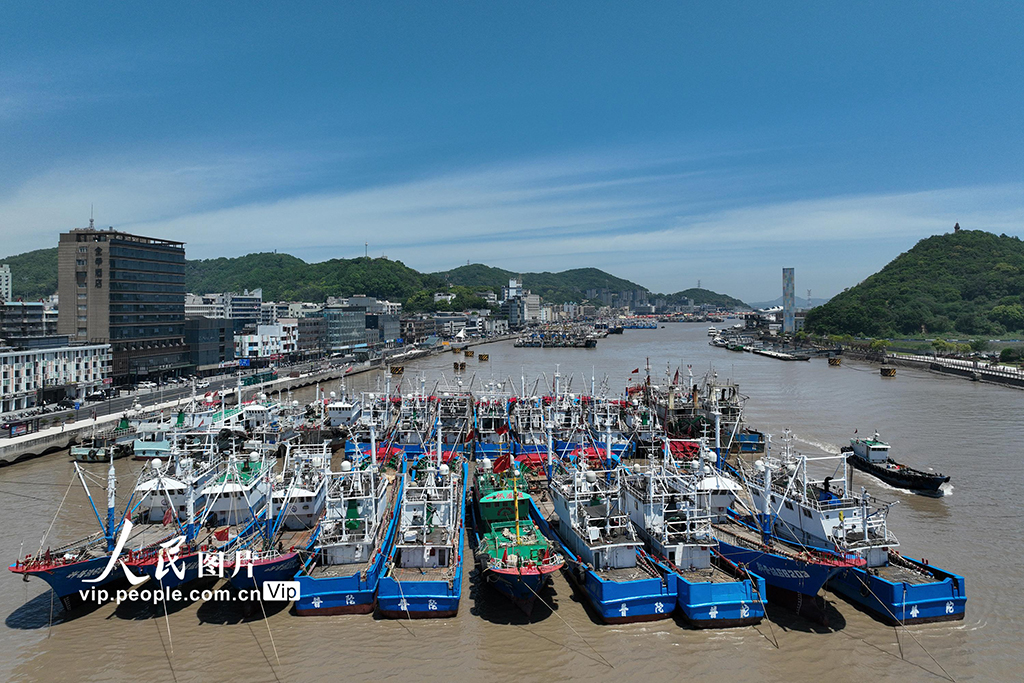 浙江舟山：漁船歸港迎休漁【4】