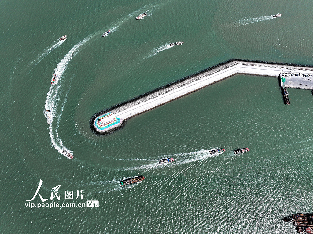 江蘇連云港：漁船有序返港休漁
