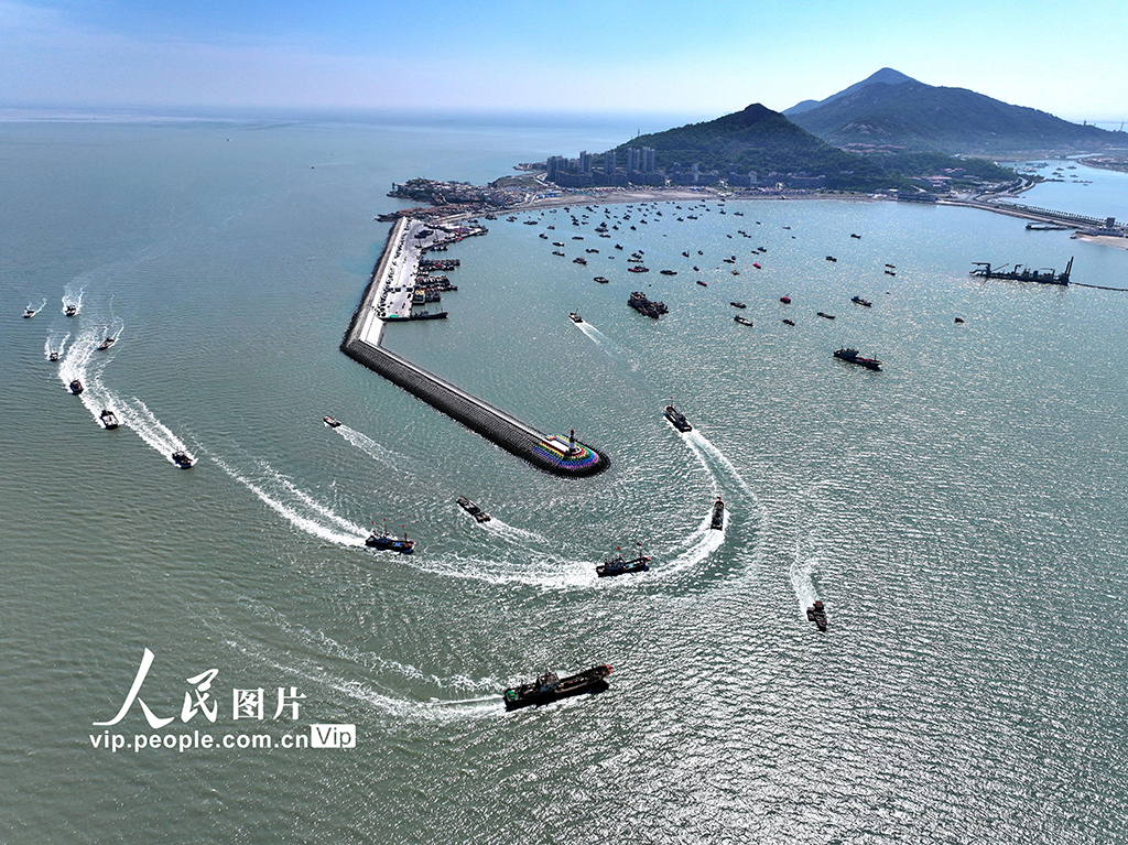 江蘇連云港：漁船有序返港休漁【4】