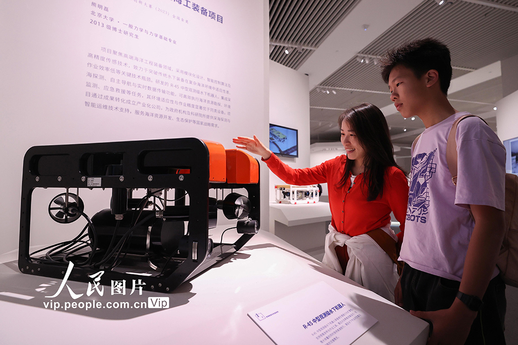 北京：“全國(guó)大學(xué)生創(chuàng)新成果展”在中國(guó)國(guó)家博物館舉行