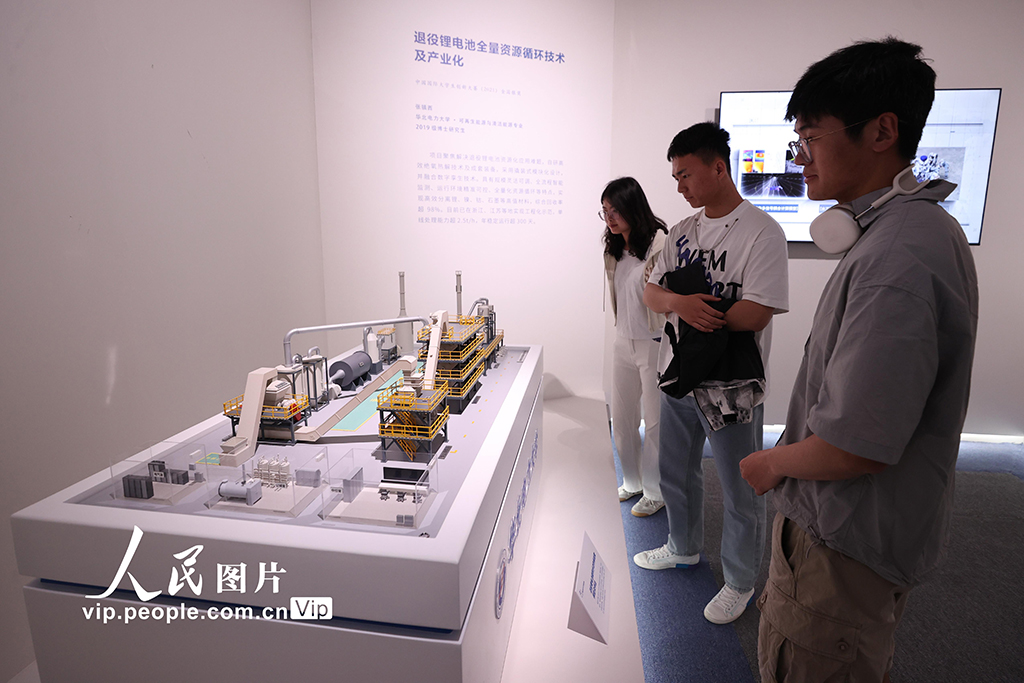 北京：“全國大學(xué)生創(chuàng)新成果展”在中國國家博物館舉行【3】