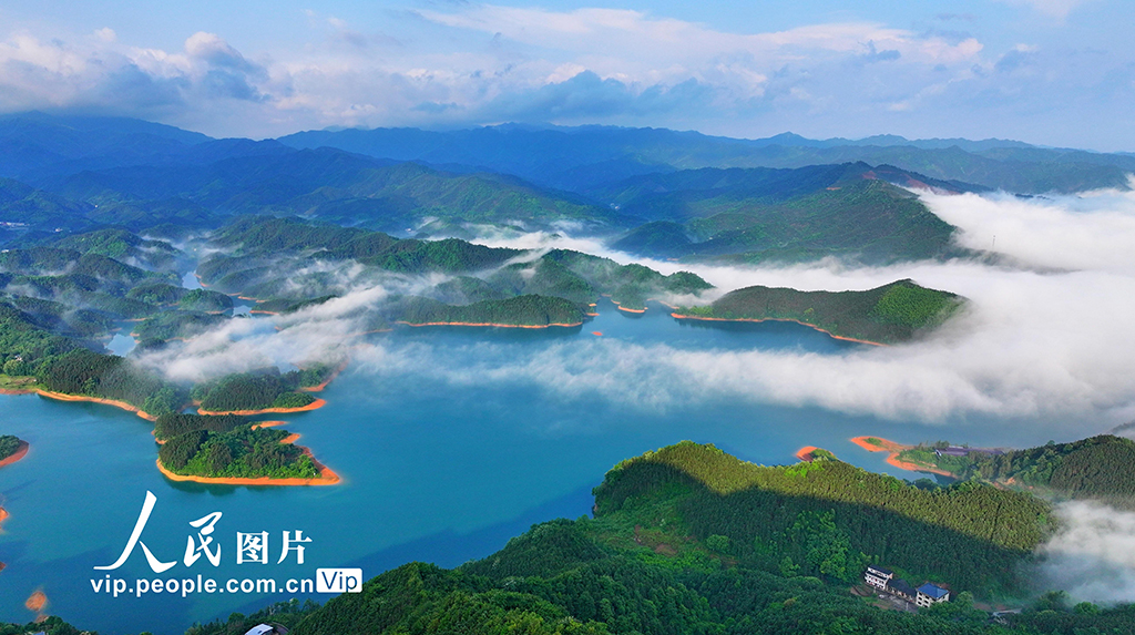 2025年5月8日，湖南省常寧市天堂湖，湖光山色，云霧繚繞。 