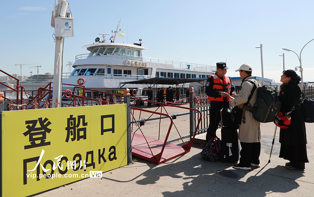 黑龍江黑河：中俄界江開通明水期國際客輪運(yùn)輸
