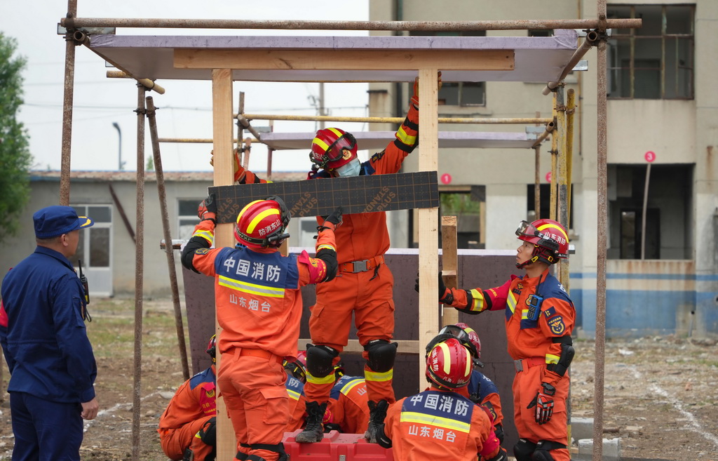 山東舉行地震災(zāi)害救援跨區(qū)域?qū)崙?zhàn)拉動演練
