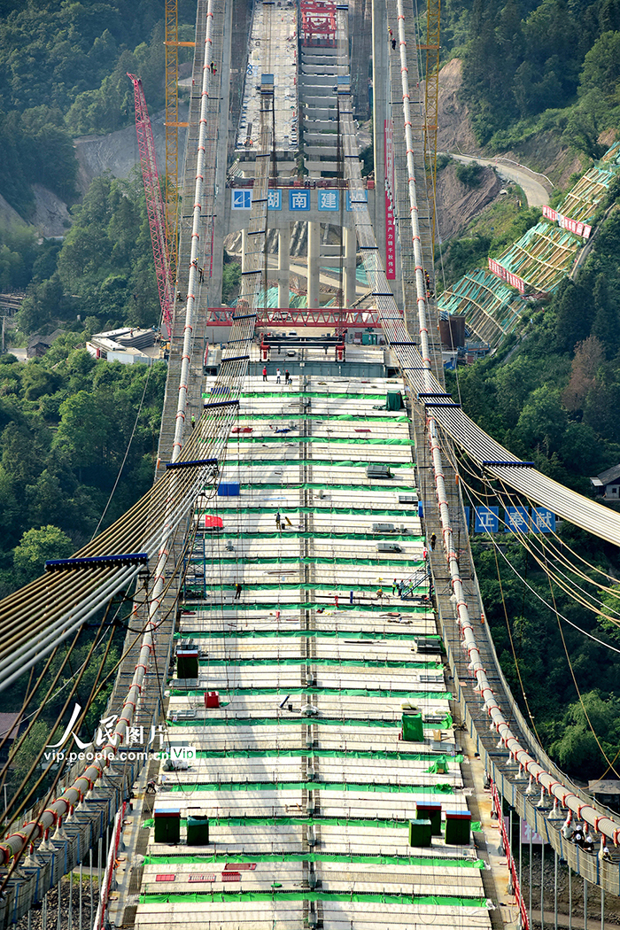 湖南懷化：洞庭溪沅水特大橋建設(shè)正酣【4】