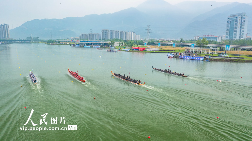 浙江溫州：傳統(tǒng)龍舟大賽舉行【2】