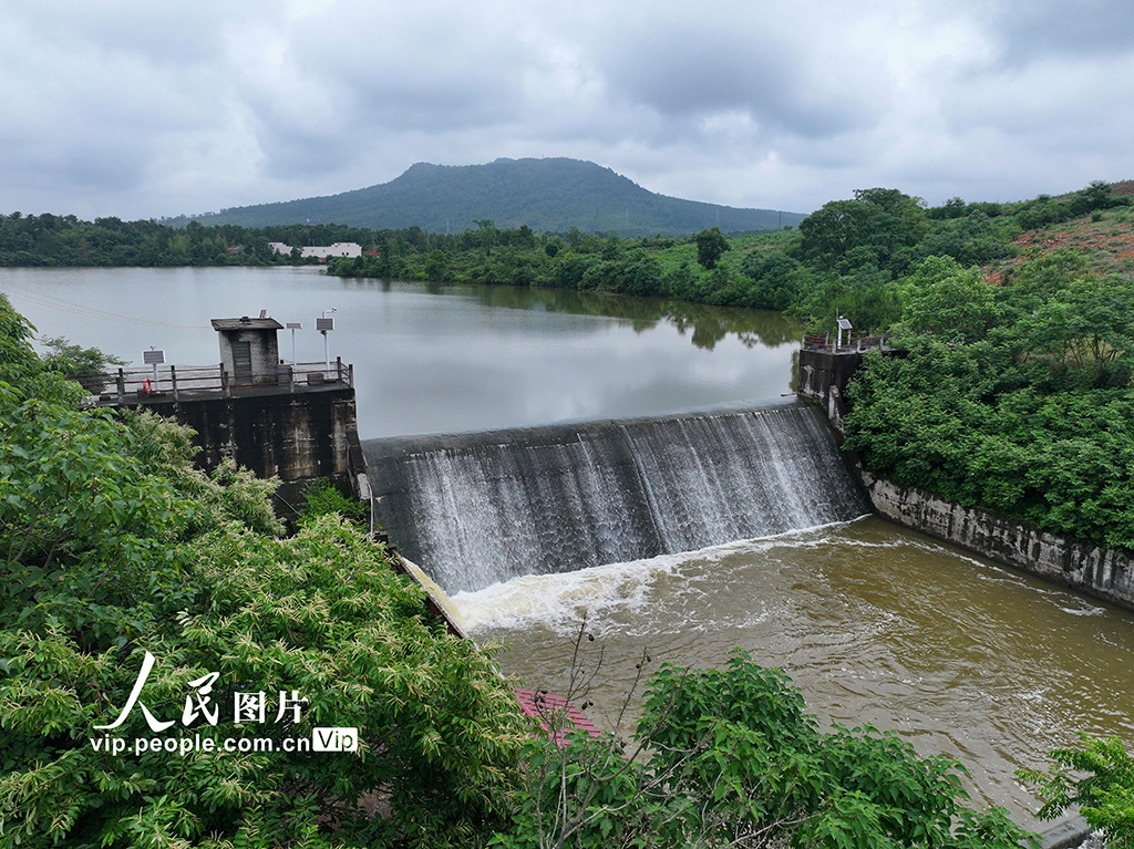 江西泰和：水庫(kù)泄洪保安全
