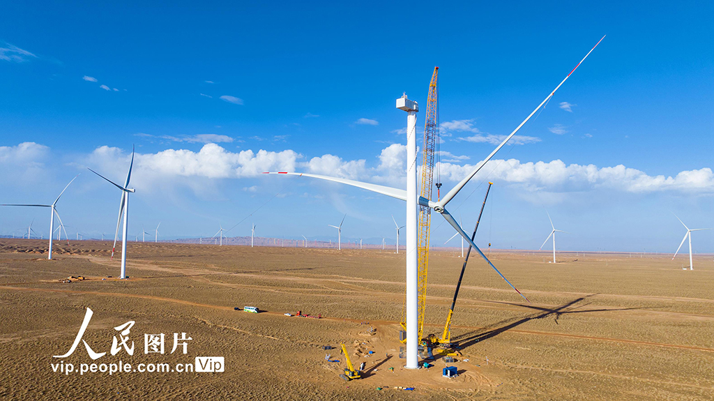 甘肅臨澤：風(fēng)電場建設(shè)正酣【2】