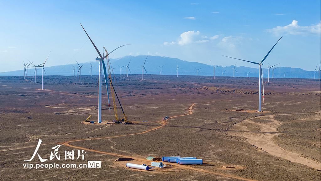 甘肅臨澤：風(fēng)電場建設(shè)正酣【5】