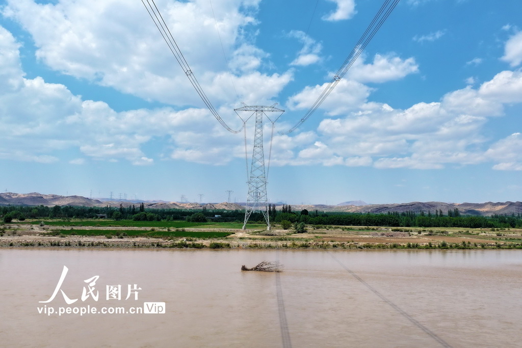 寧夏中衛(wèi)：跨越黃河送綠電【2】