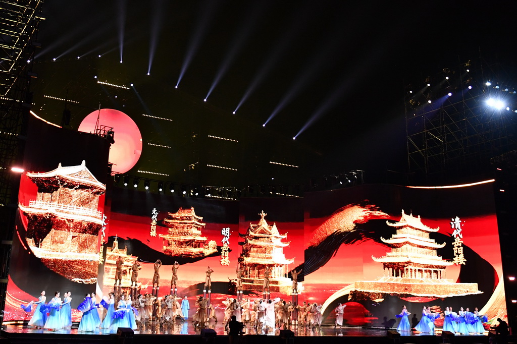 5月25日，演員在第四屆湖南旅游發(fā)展大會(huì)開幕式上表演。