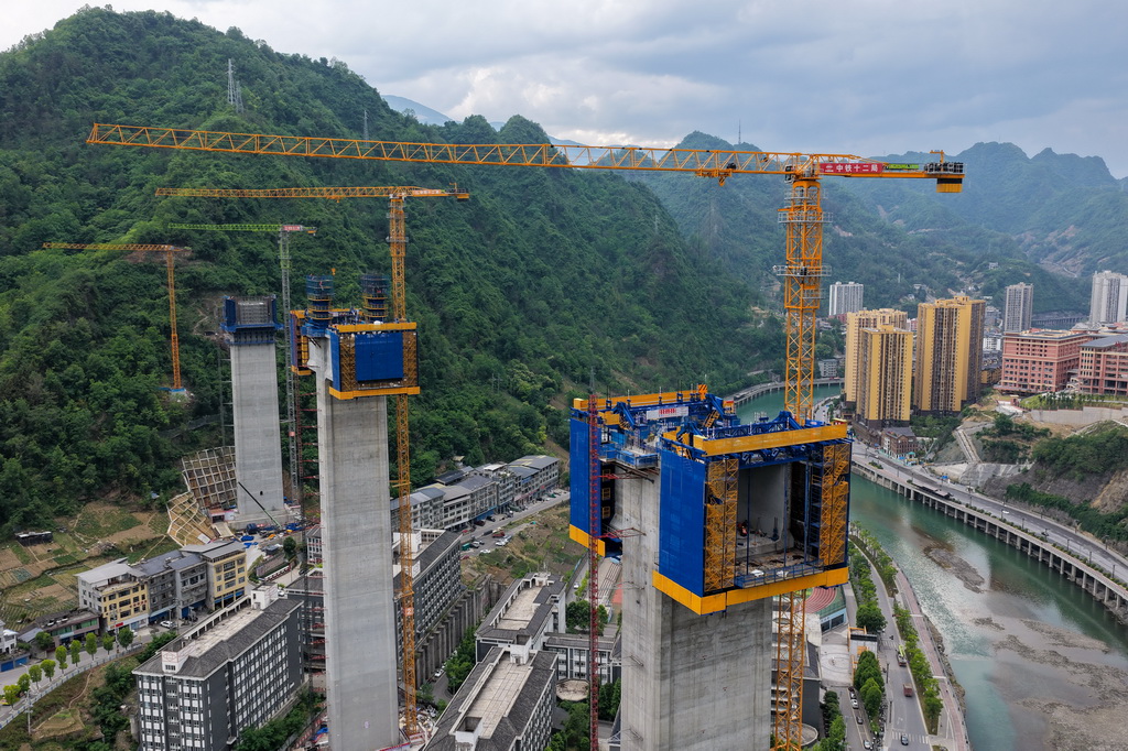 這是5月26日拍攝的西渝高鐵任河特大橋建設(shè)現(xiàn)場（無人機(jī)照片）。