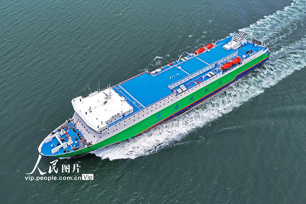 山東煙臺：渤海輪渡新能源汽車運輸船投入煙臺—大連航線運營