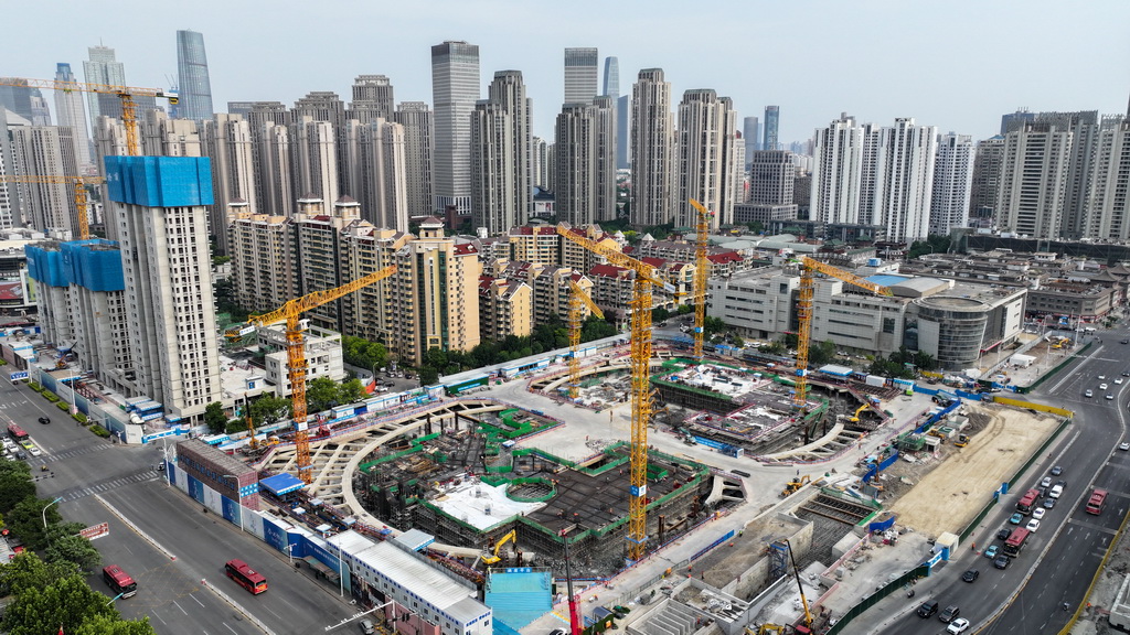 天津南門(mén)外大街商圈北部片區(qū)城市更新項(xiàng)目建設(shè)現(xiàn)場(chǎng)（5月29日攝，無(wú)人機(jī)照片）。