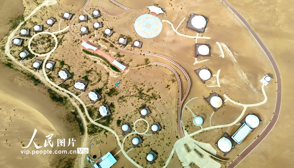6月7日，甘肅省武威市民勤縣，俯瞰摘星小鎮(zhèn)。
