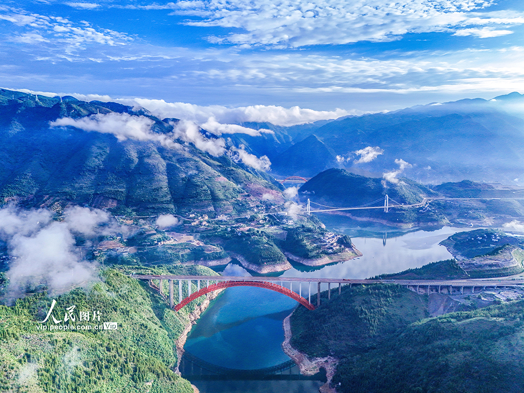 重慶巫山：高峽平湖景如畫(huà)