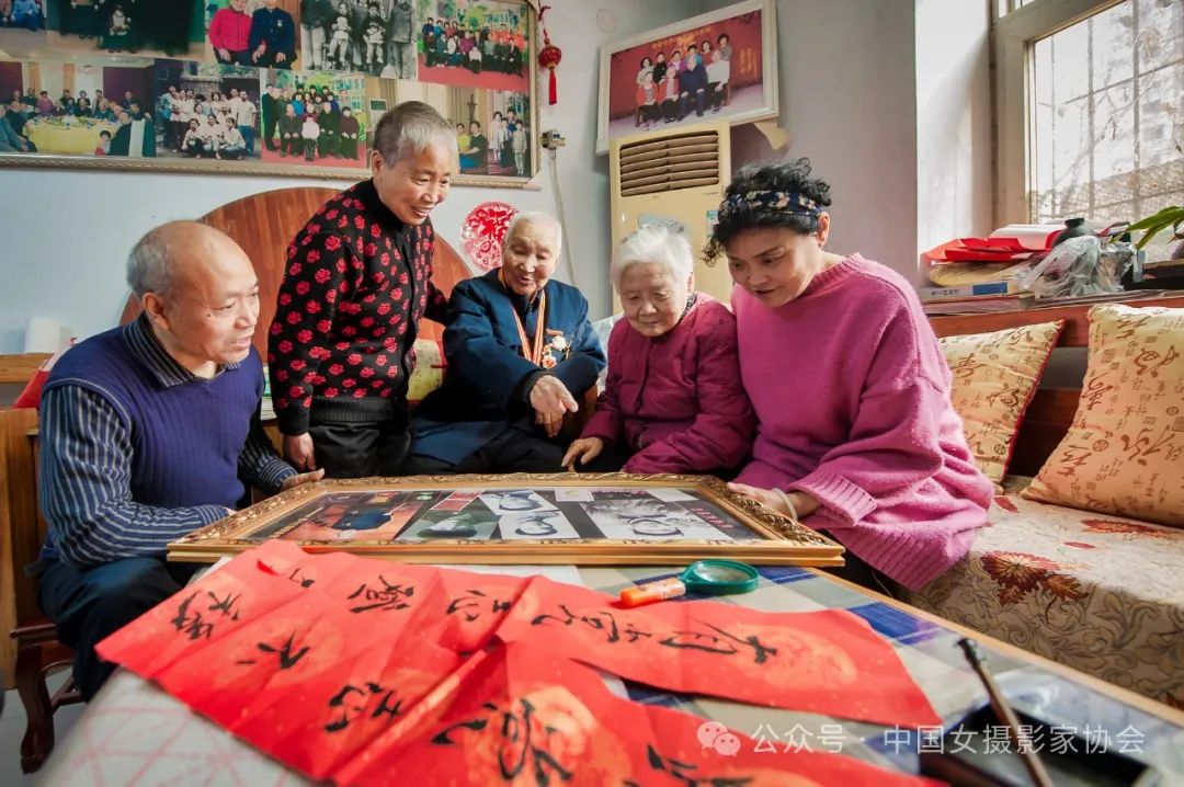 《抗戰(zhàn)老兵的家教》鄧志剛 攝